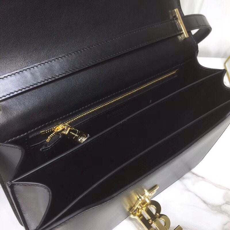 Burberry Bags - Bagsattire   736