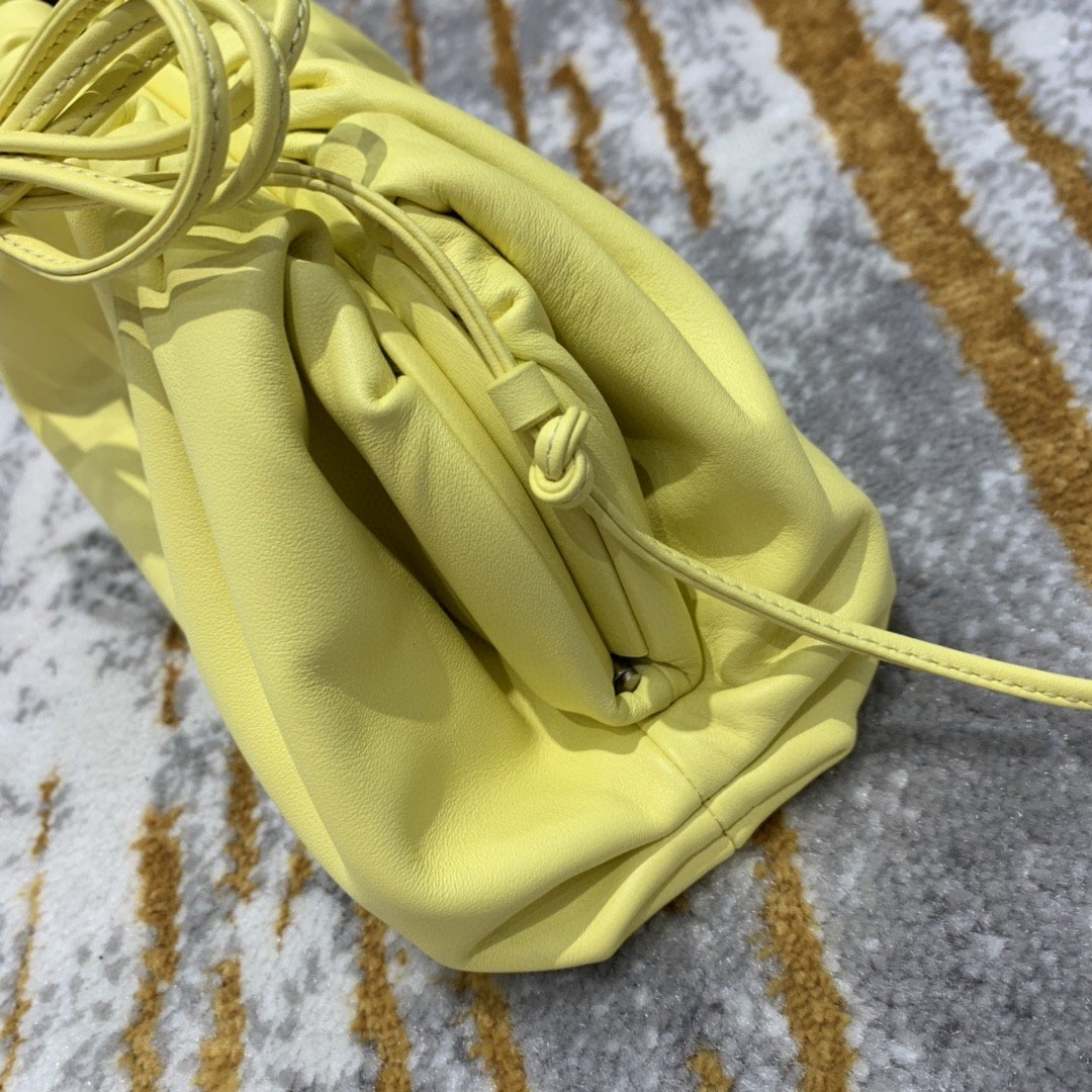 BV Mini Pouch For Women 8.6in/22AmeliaIn Light Yellow