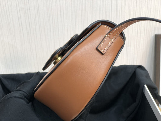CE Mini Besace Cuir Triomphe Brown For Women 4in/11Amelia10J303DPQ.04LU