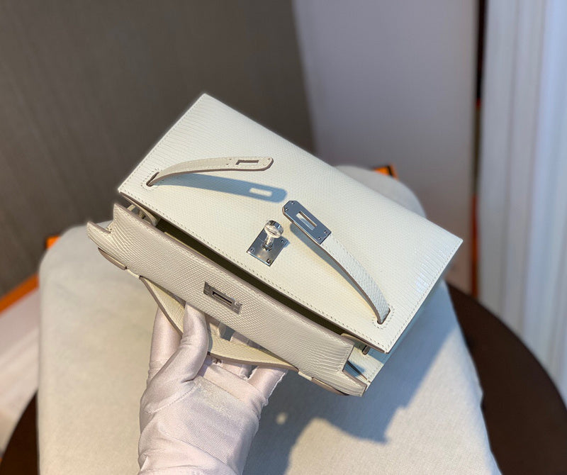 Amelia - HMS Bags - 1707