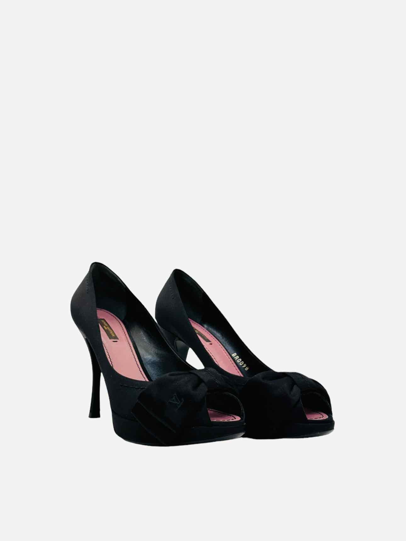 LOUIS VUITTON Black Size EU 37.5 Pumps