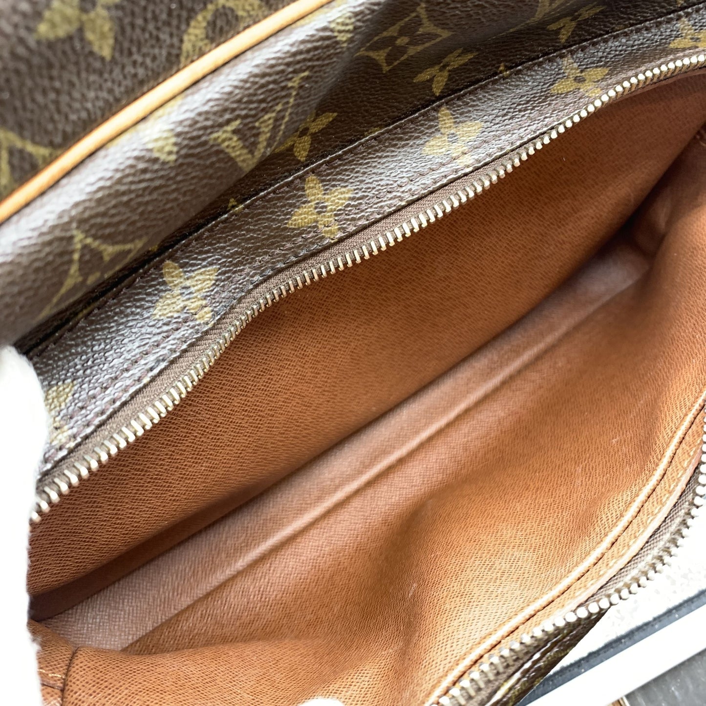 LOUIS VUITTON   Monogram Canvas Nil Messenger Bag M45244