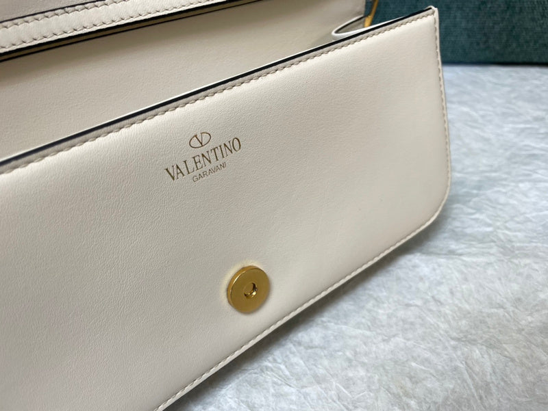 VAL LUXURY BAGS - FOR FASHION LOVERS  AFFORDABLE LUXURY BAGS- 1561