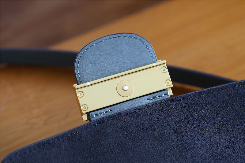 Fan Fashion Lu-Vi bags - 8121