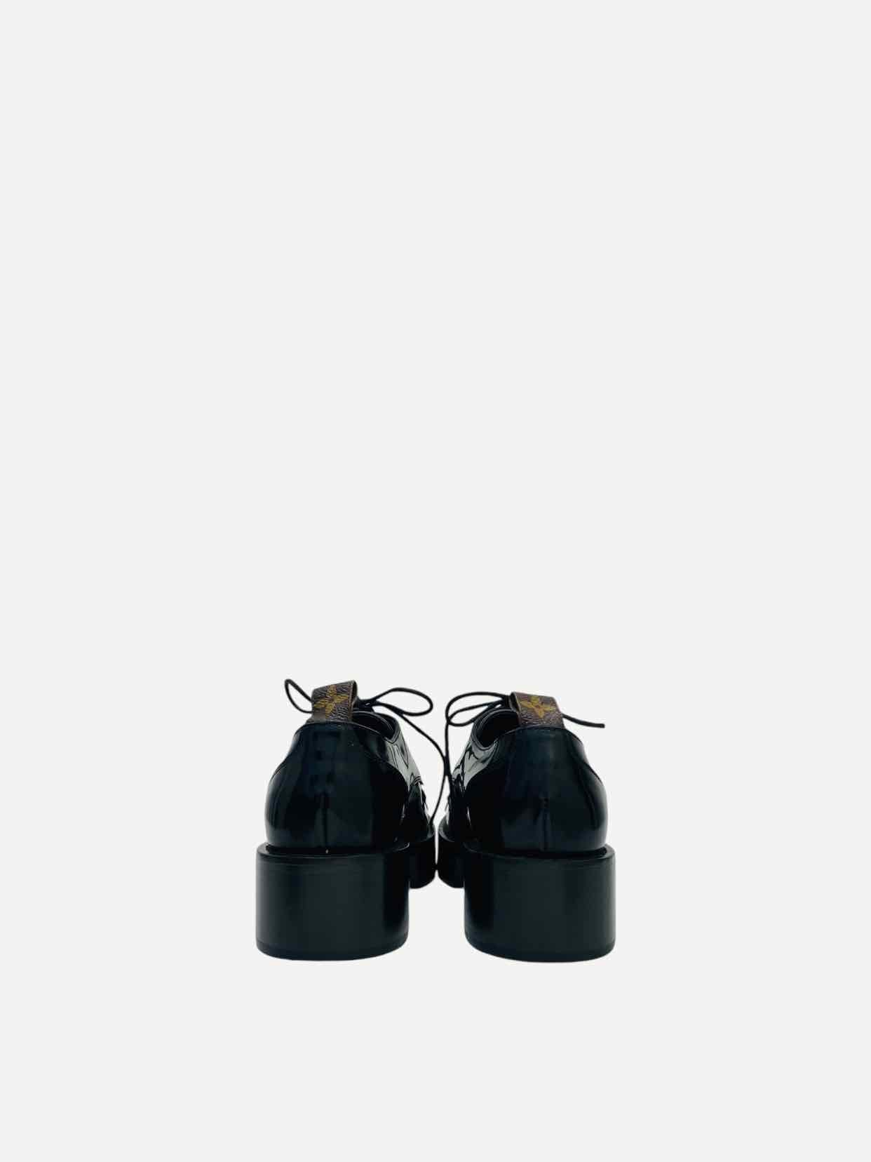 LOUIS VUITTON Black Size EU 35 Brogues