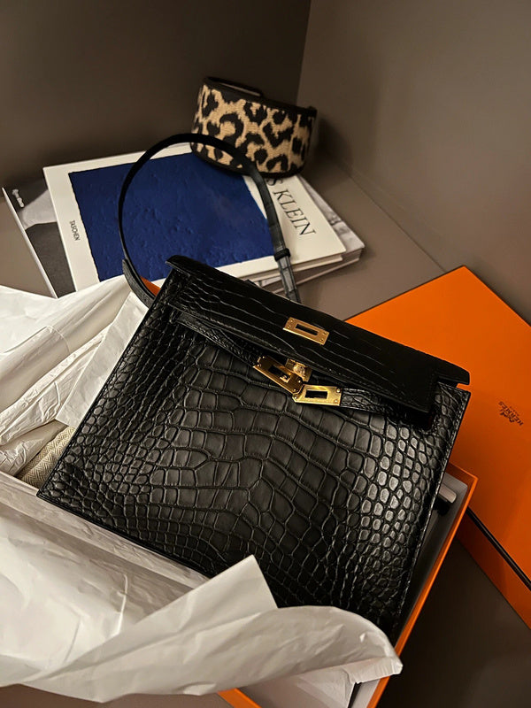 Amelia - HMS Bags - 1628