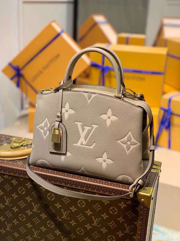 Fan Fashion Lu-Vi bags - 17429
