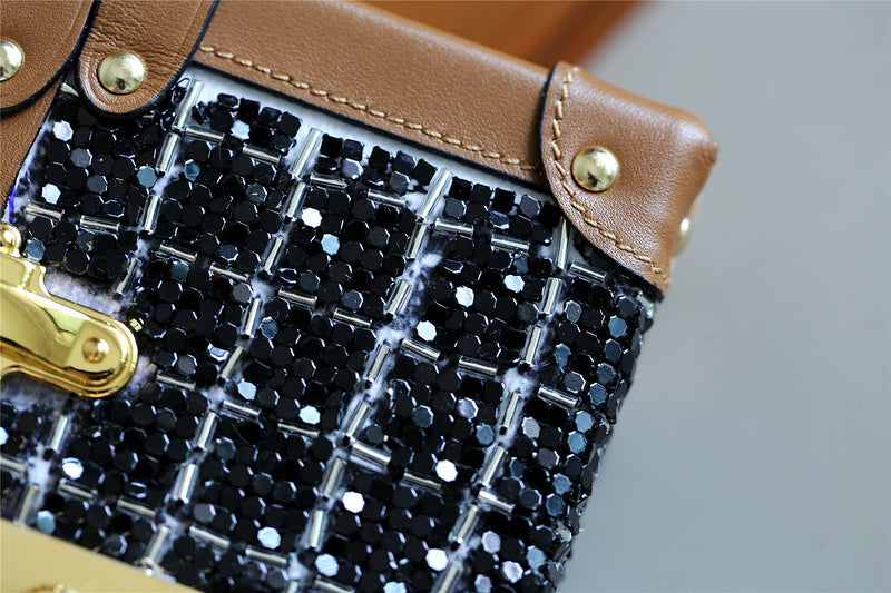 Fan Fashion Lu-Vi bags - 8225