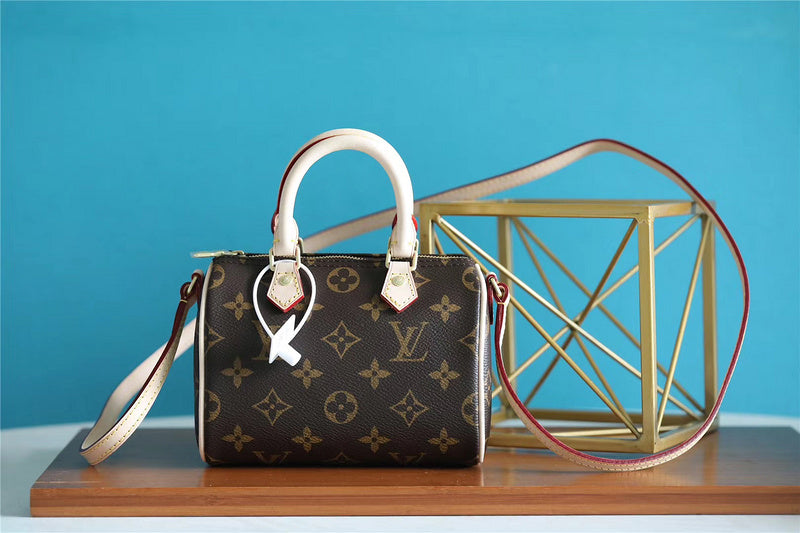 Fan Fashion Lu-Vi bags - 8156