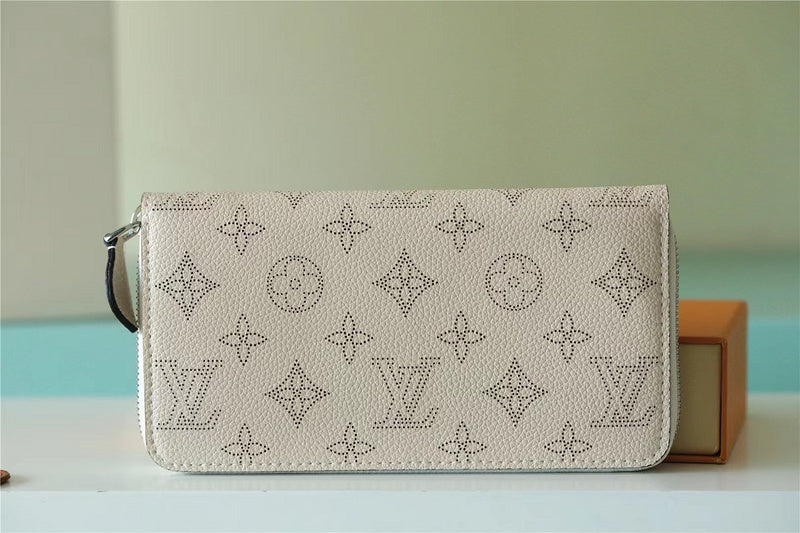 Fan Fashion Lu-Vi bags - 8757