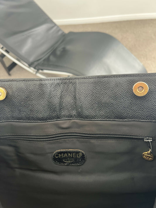 Chanel CC Chain Tote, in Caviar Leather in Black with Gold-Suff d Alloy Hardware