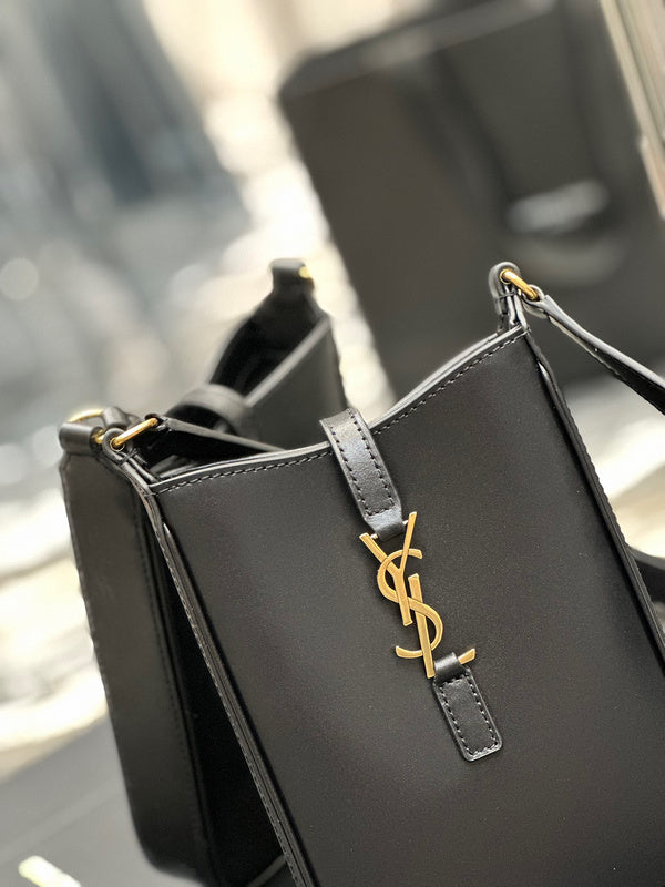 Amelia - YSL Bag - 4000