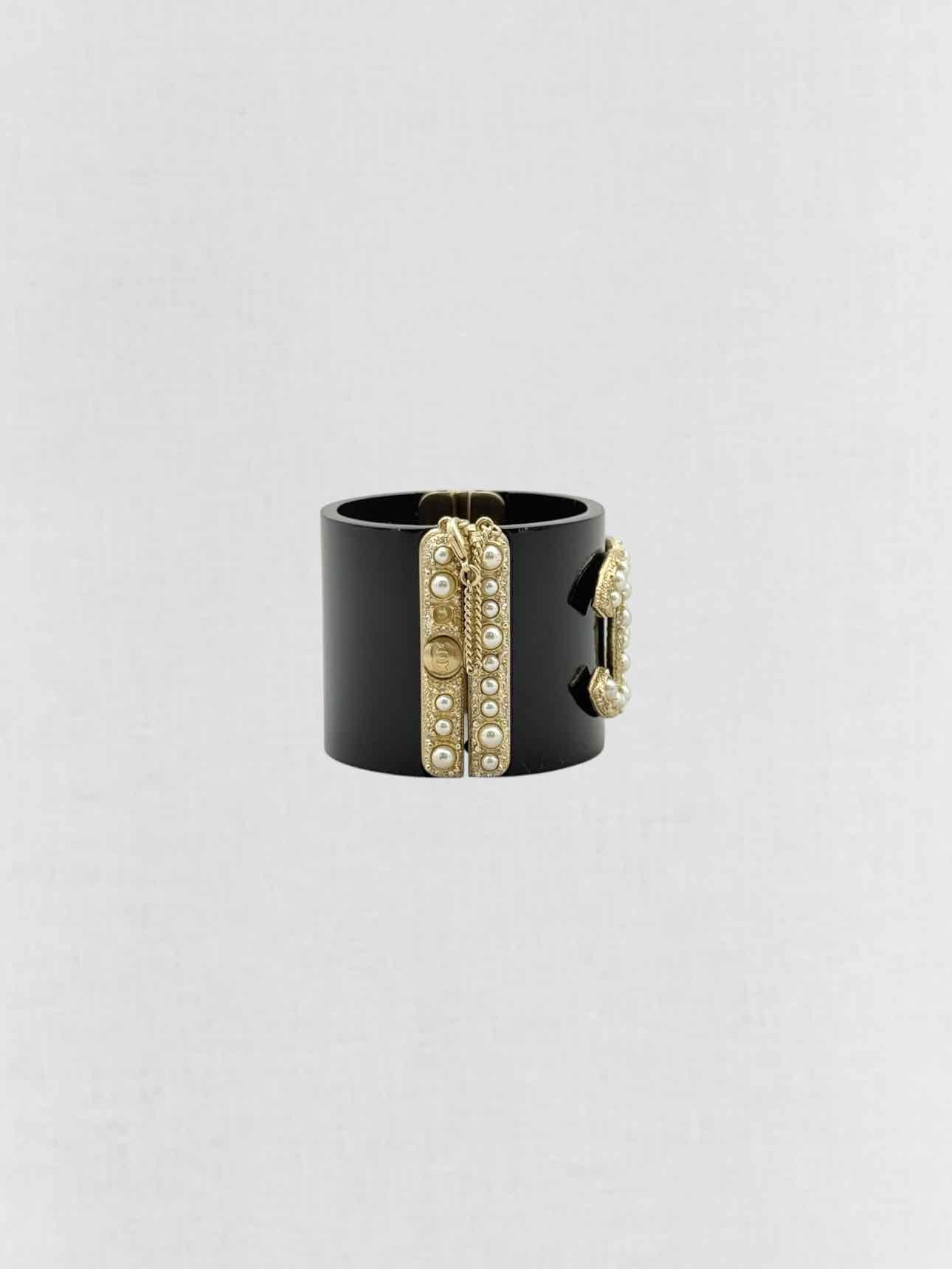 CHANEL Fashion Cuff