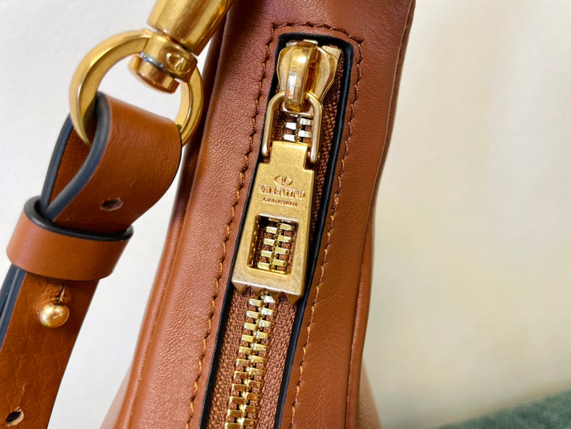VAL LUXURY BAGS - FOR FASHION LOVERS  AFFORDABLE LUXURY BAGS- 581