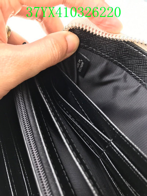 Amelia - CAH Wallet - 098