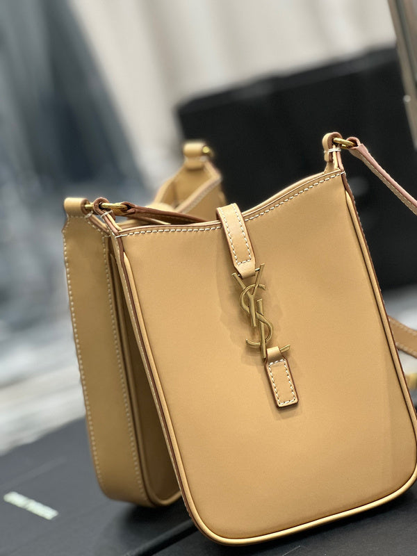 Amelia - YSL Bag - 4000