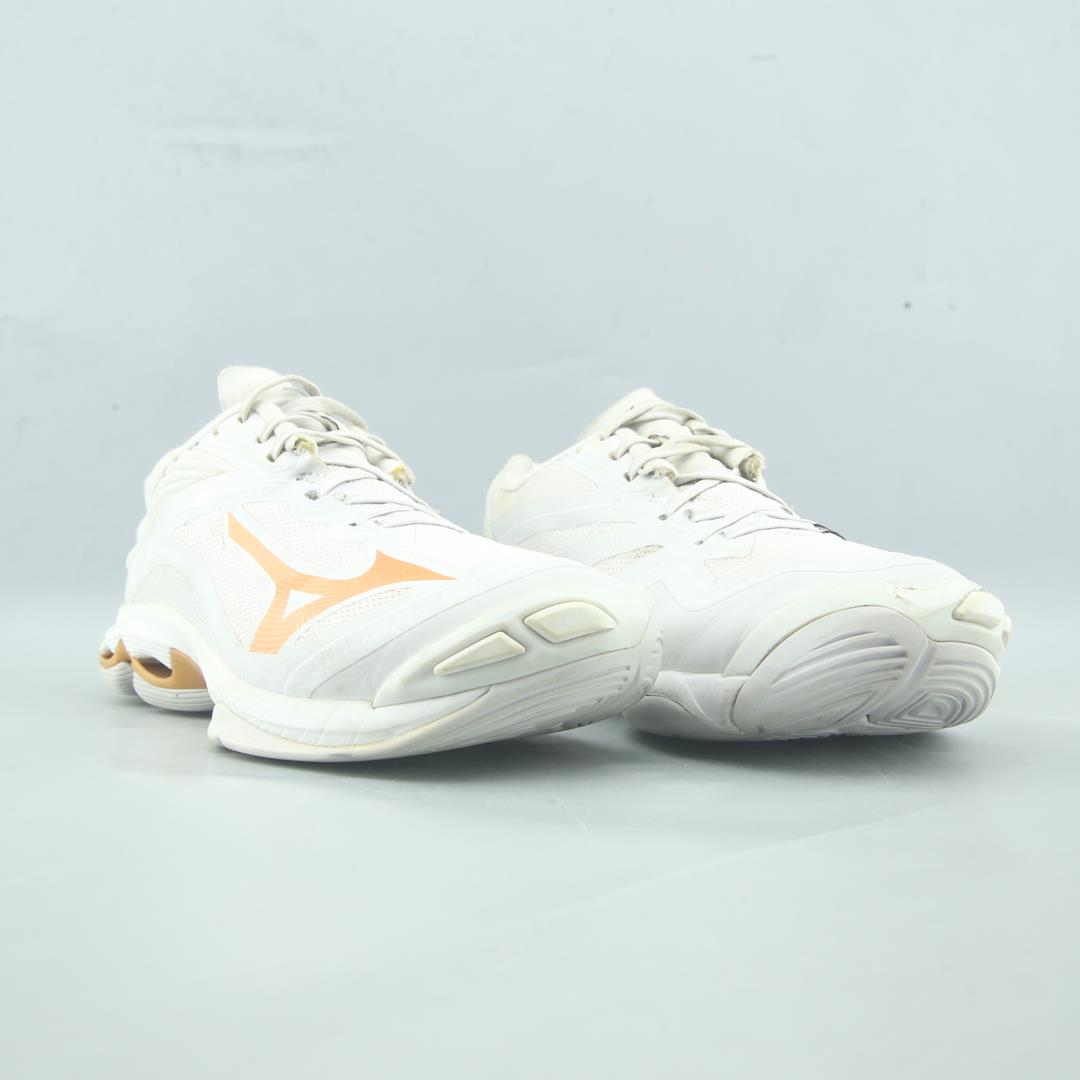 MIZUNO WAVE LIGHTNING Z6