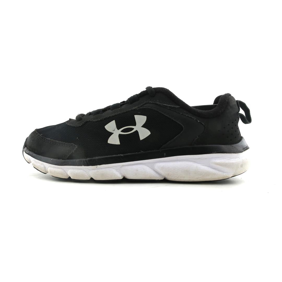 UNDER ARMOUR ASSERT 9