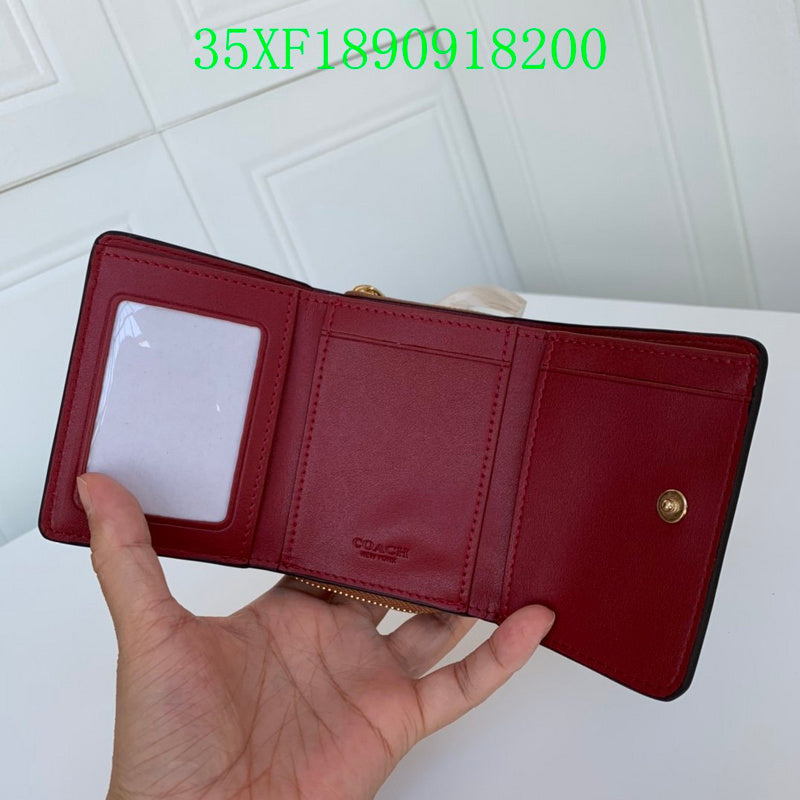 Amelia - CAH Wallet - 067