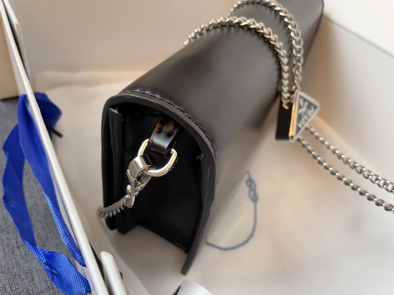 Barnes-Bags - Prada Bags - 946