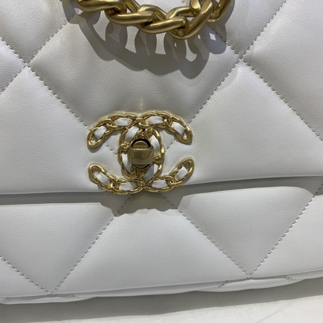 CHANEL 19 Flap Bag
