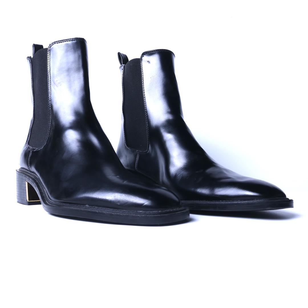 ZARA. .