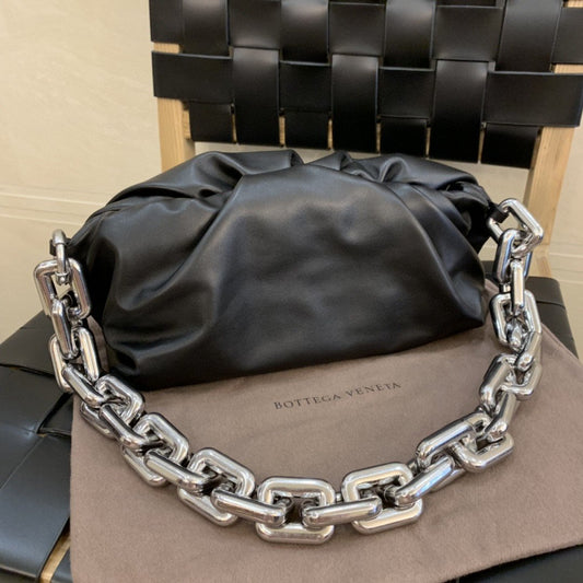 BV Chain Pouch For Women 12.2in/31AmeliaIn Black