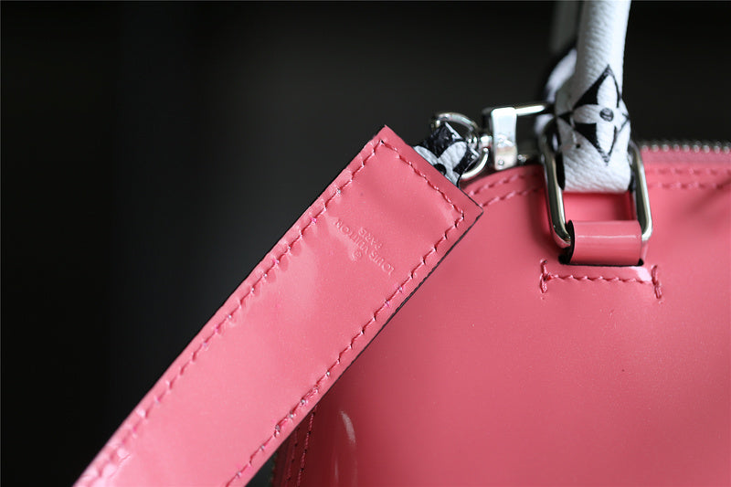 Fan Fashion Lu-Vi bags - 8277