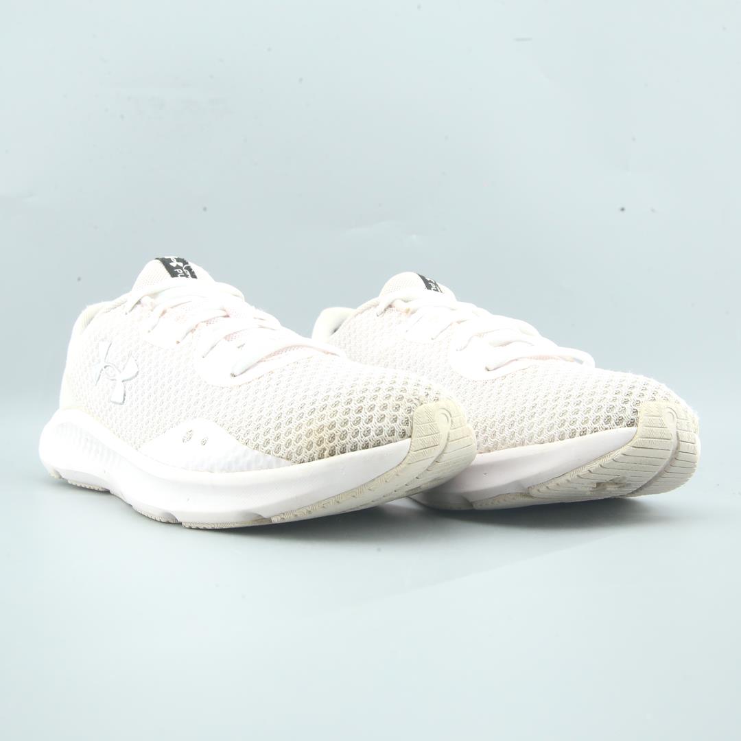 UNDER ARMOUR  CHARGED PURSUIT 3