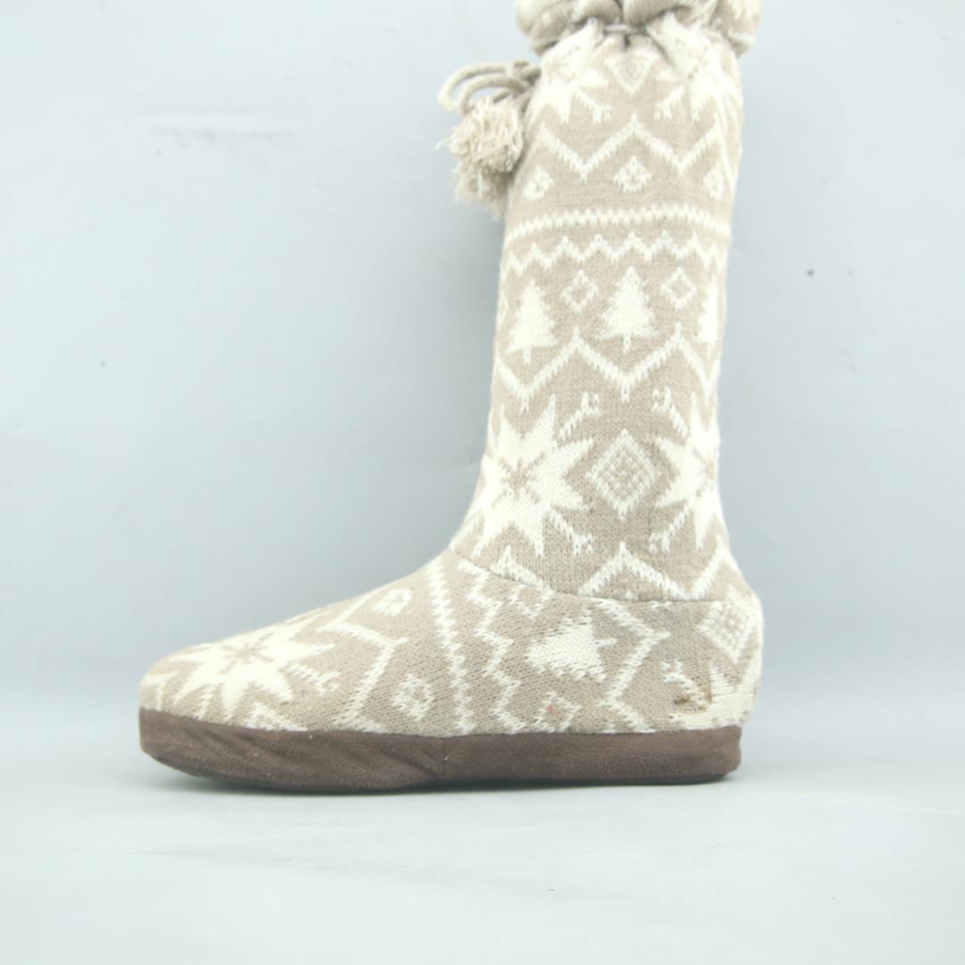 MUK LUKS .