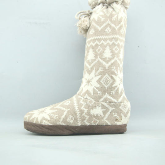 MUK LUKS .