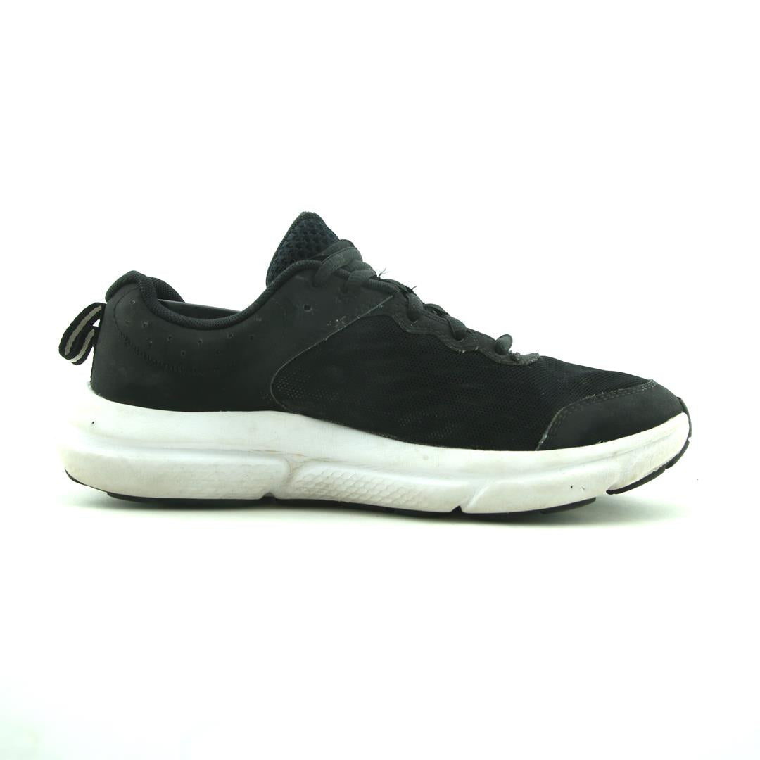 UNDER ARMOUR ASSERT 10