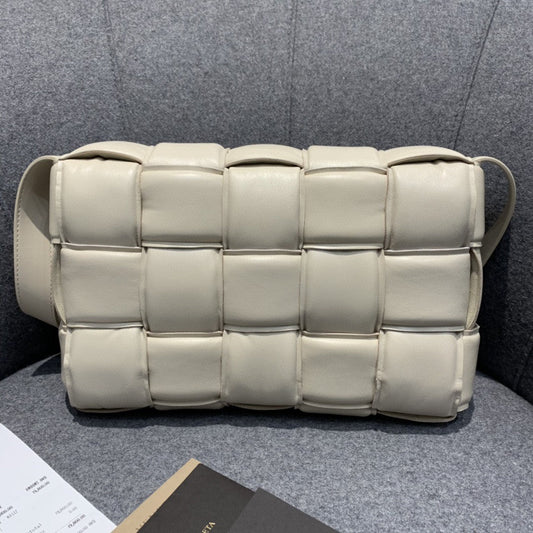 BV Padded Cassette Bag For Women 10.2in/26AmeliaIn Chalk 591970VCQR19143