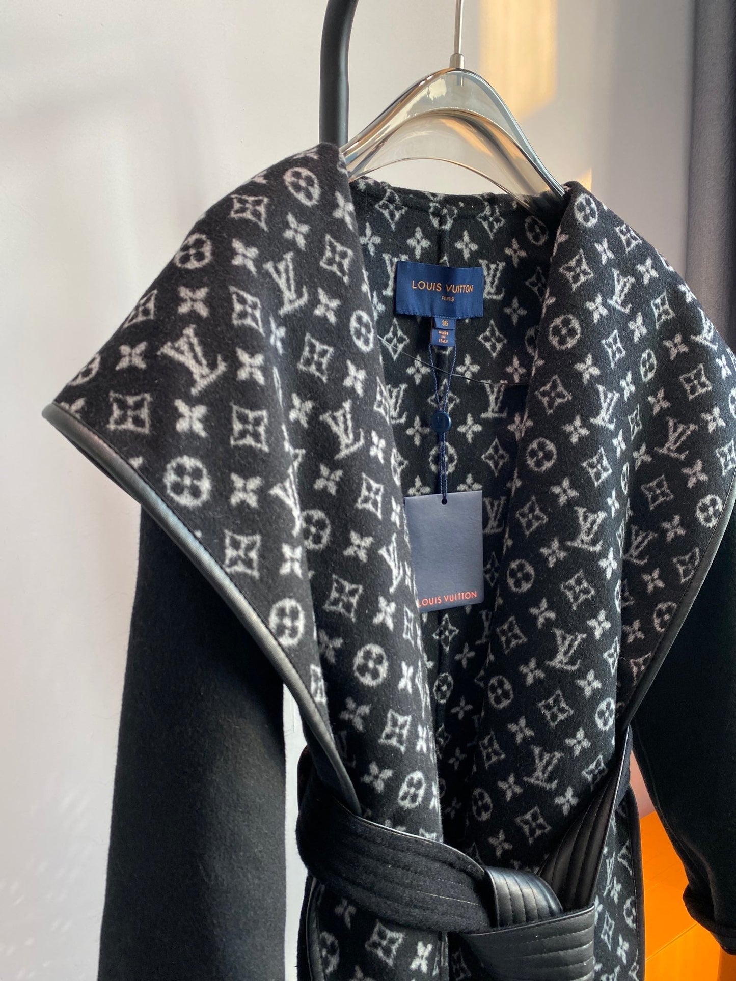 Luxury Louis Vuitton  Wrap Coat 040