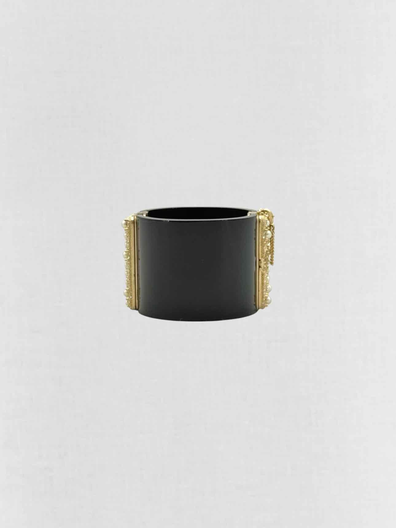 CHANEL Fashion Cuff