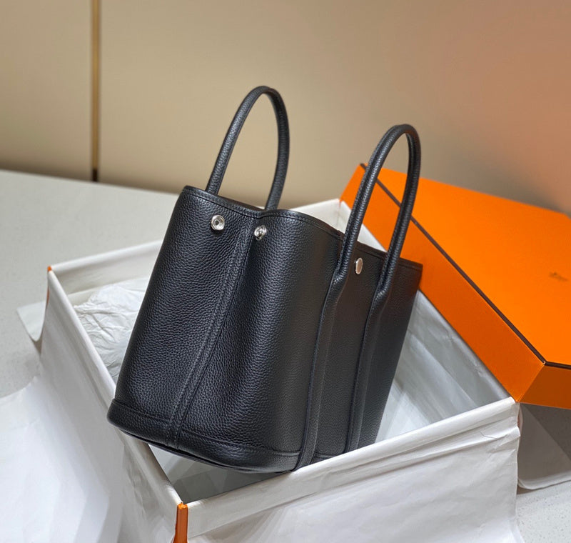Amelia - HMS Bags - 1751