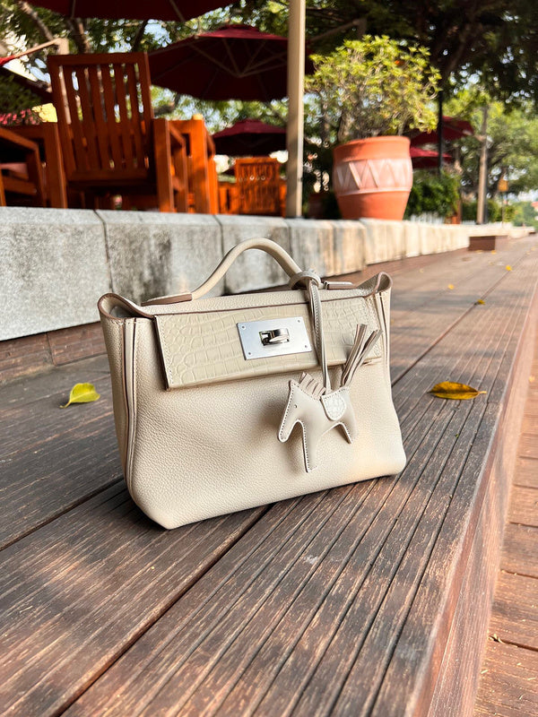 Amelia - HMS Bags - 1757