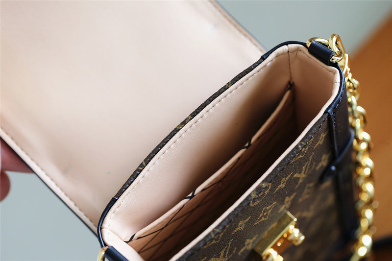 Fan Fashion Lu-Vi bags - 9052