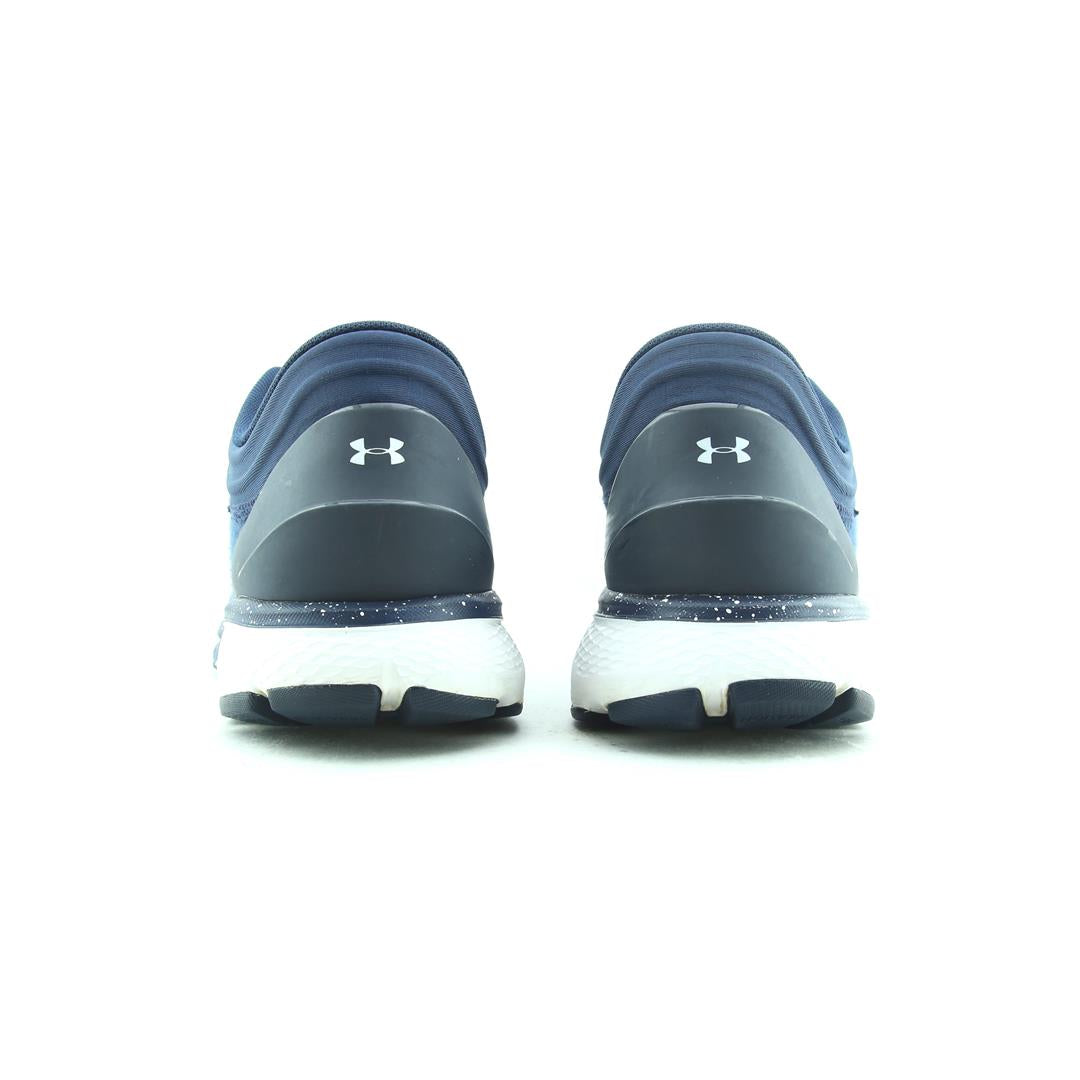 UNDER ARMOUR CHARGED ESCAPE 3