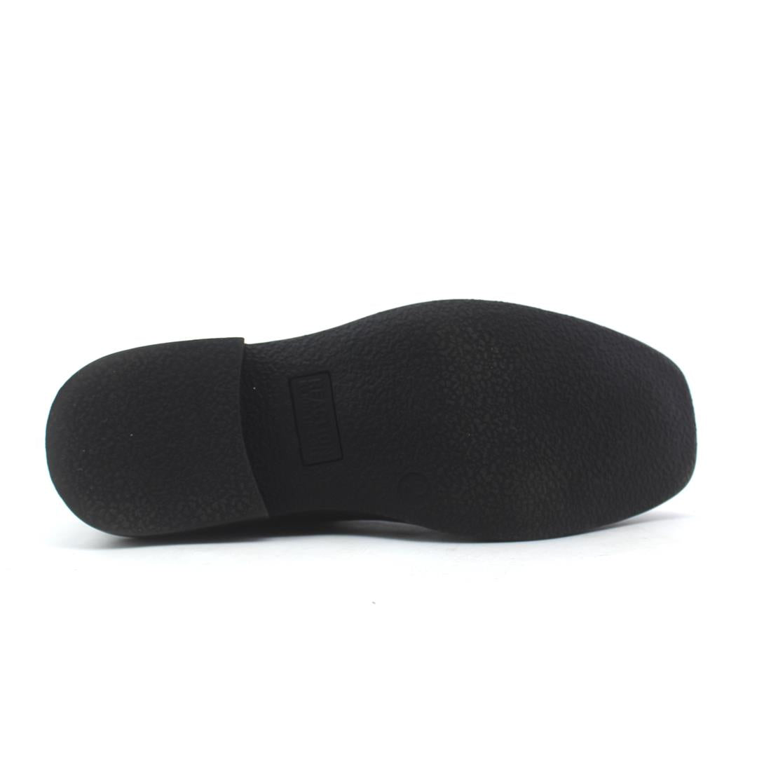 KENNETH COLE .