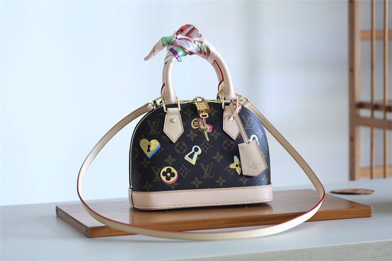 Fan Fashion Lu-Vi bags - 8257