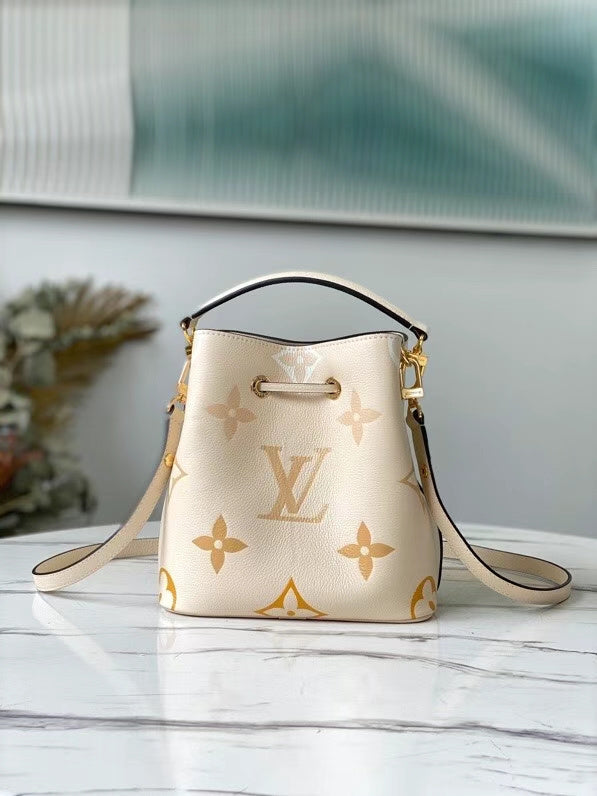 Fan Fashion Lu-Vi bags - 17576