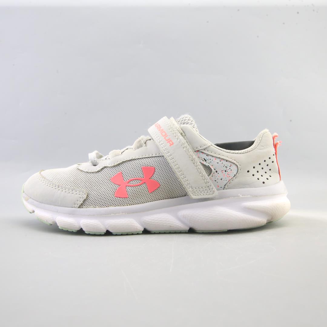 UNDER ARMOUR ASSERT 9
