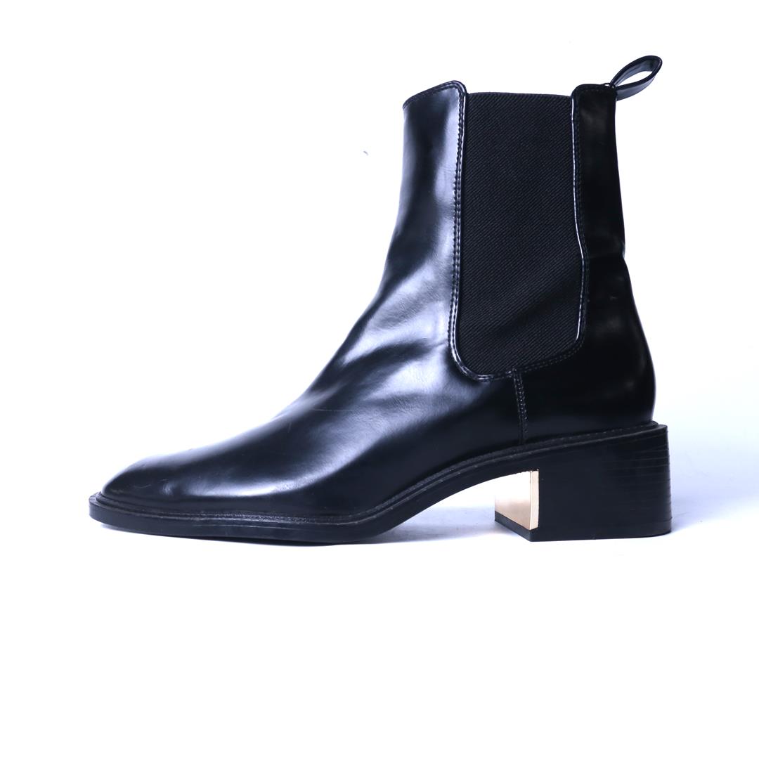 ZARA. .