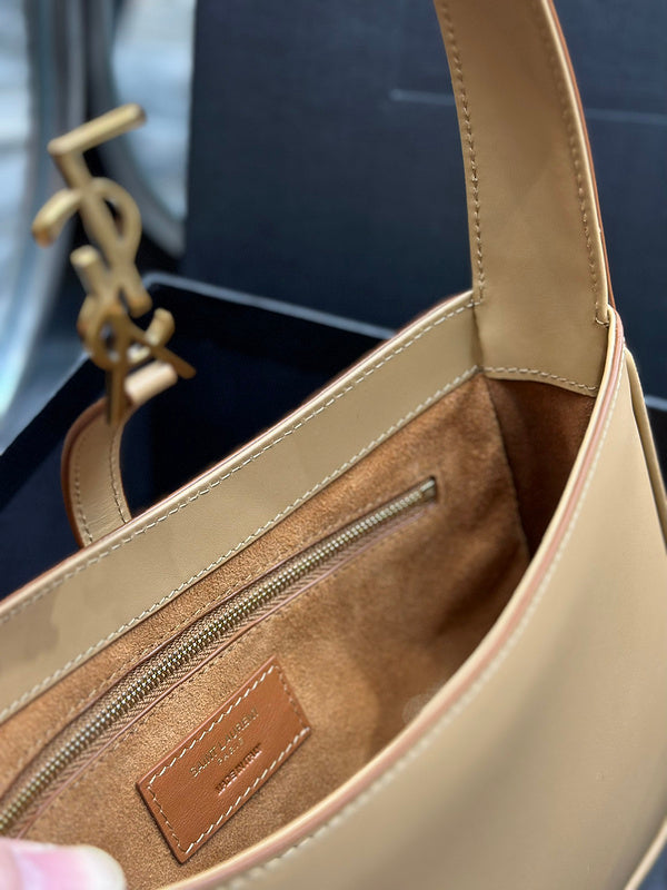 Amelia - YSL Bag - 2494