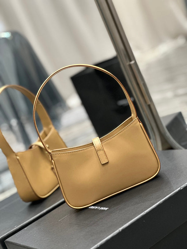 Amelia - YSL Bag - 2495