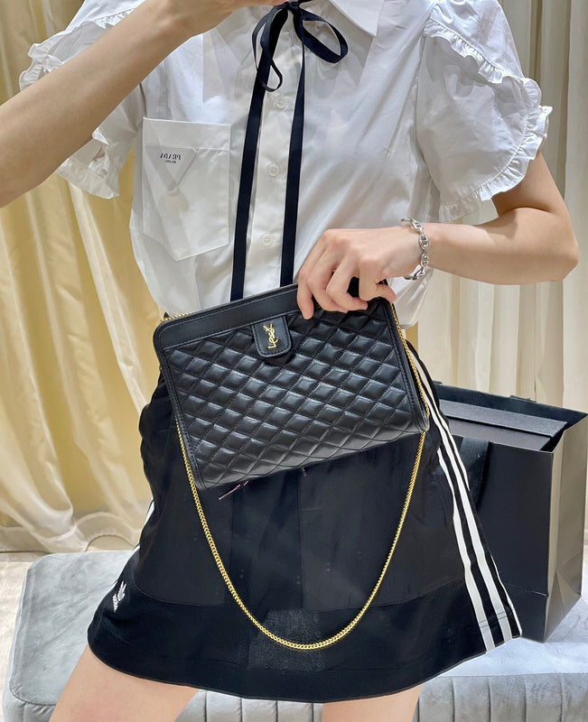 Amelia - YSL Bag - 3755