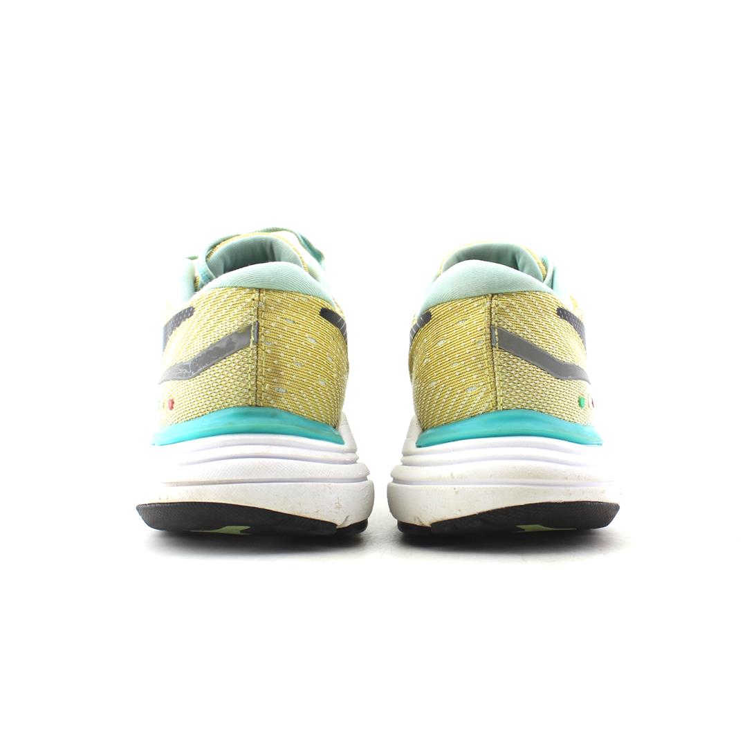 DIADORA MYTHOS BLUSHIELD 6