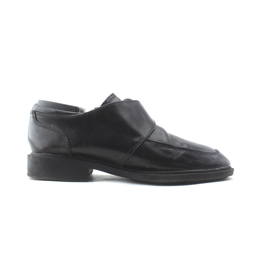 KENNETH COLE REACTION .