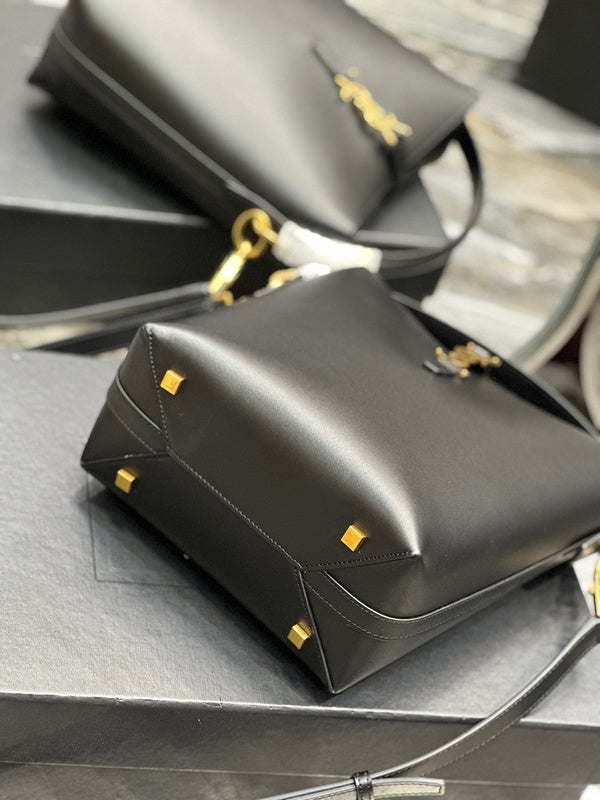 Amelia - YSL Bag - 3970